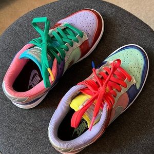 Women’s Nike Dunk Low SE in Sunset Pulse/Silver - size 5 1/2